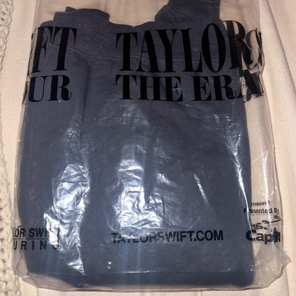 TAYLOR SWIFT ERAS TOUR PULLOVER BNWT